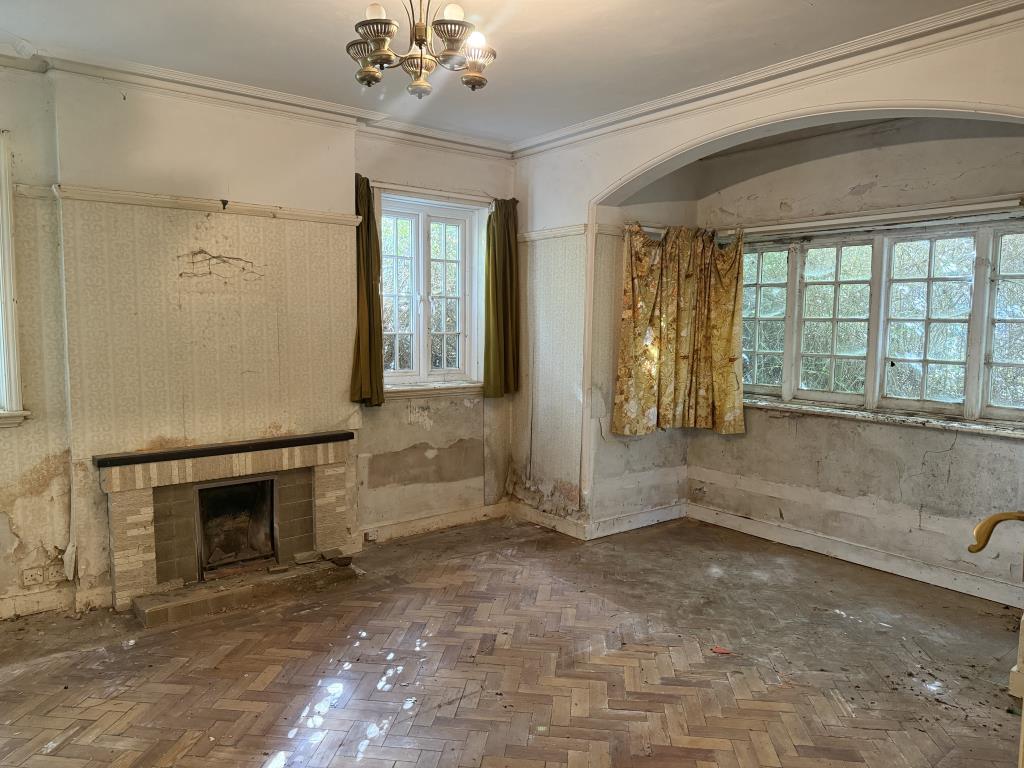 Lot: 113 - FOUR-BEDROOM DETACHED HOUSE ON PLOT OF 0.37 ACRES FOR IMPROVEMENT OR REDEVELOPMENT - Living room with original features and parquet floor